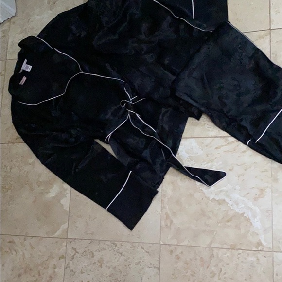 Victoria's Secret Other - Victoria’s Secret satin loungewear. M